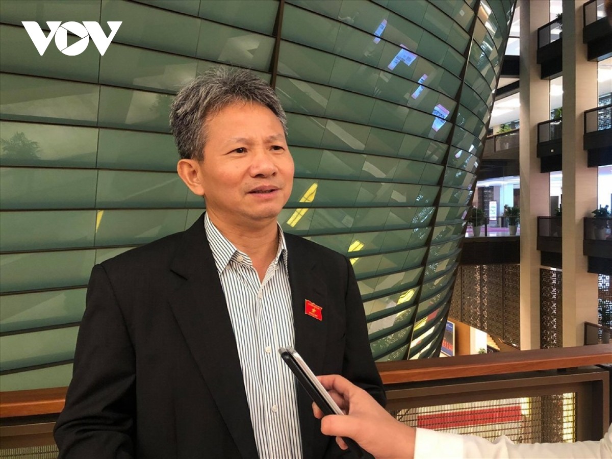 Đại biểu Đỗ Văn Sinh, Đoàn đại biểu Quốc hội tỉnh Quảng Trị, Ủy viên thường trực Ủy ban Kinh tế của Quốc hội cho rằng việc tách thành 2 luật là “không ổn”.