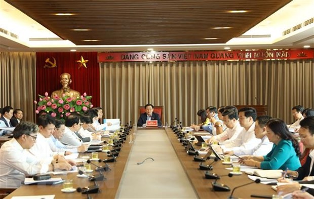 Bí thư Thành ủy Hà Nội Vương Đình Huệ làm việc với Ban Cán sự Đảng Ủy ban Nhân dân Thành phố Hà Nội về định hướng kế hoạch đầu tư công của Thành phố. (Ảnh: Văn Điệp/TTXVN)