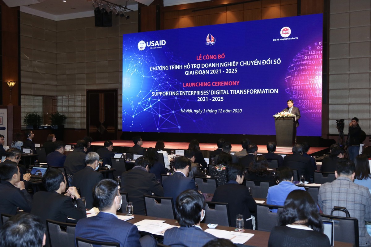 Quang cảnh lễ công bố chương trình