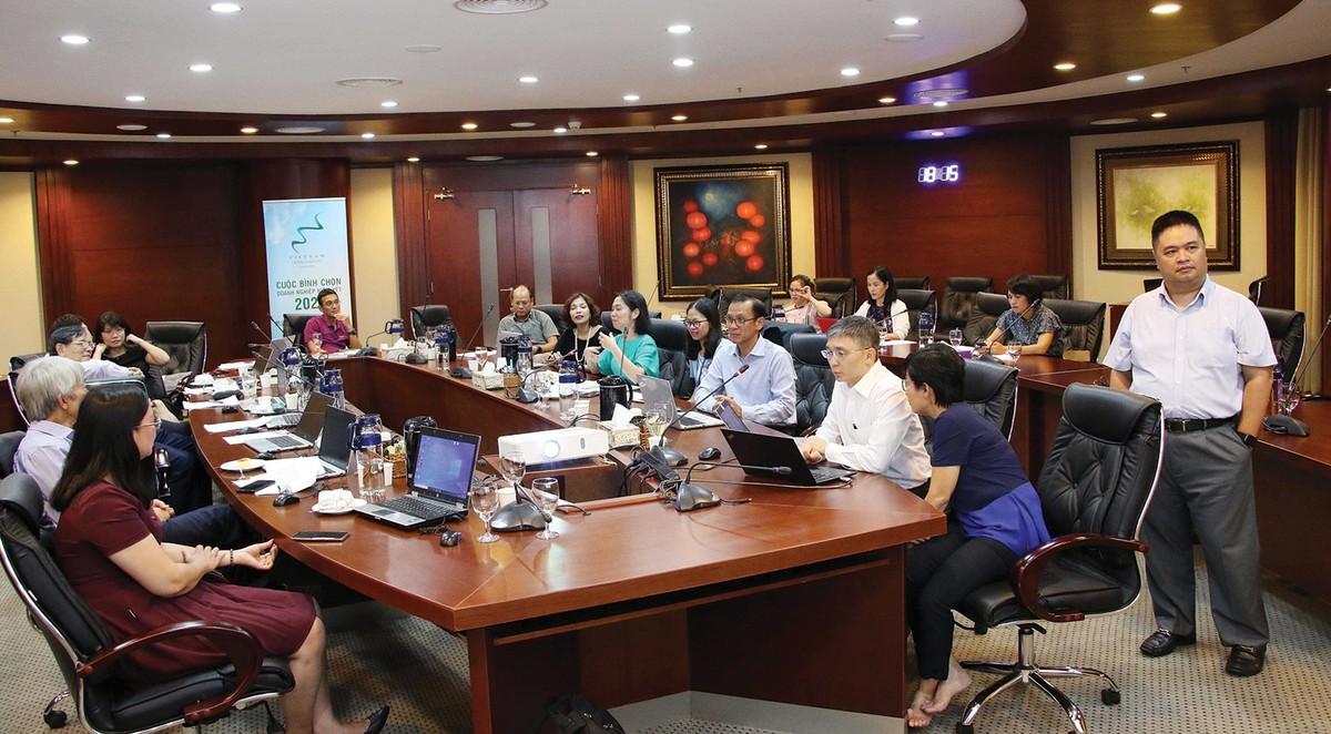 Hội đồng bình chọn tập trung vào danh sách cuối cùng để rà soát một lần nữa nhằm chọn lựa doanh nghiệp thực sự xứng đáng vinh danh ở các hạng mục