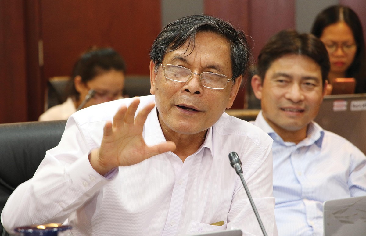 Các thành viên Hội đồng bình chọn thảo luận về các vấn đề rút ra từ cuộc bình chọn báo cáo thường niên năm nay, những điểm doanh nghiệp tiến bộ và những điểm còn hạn chế so với xu thế phát triển của thế giới