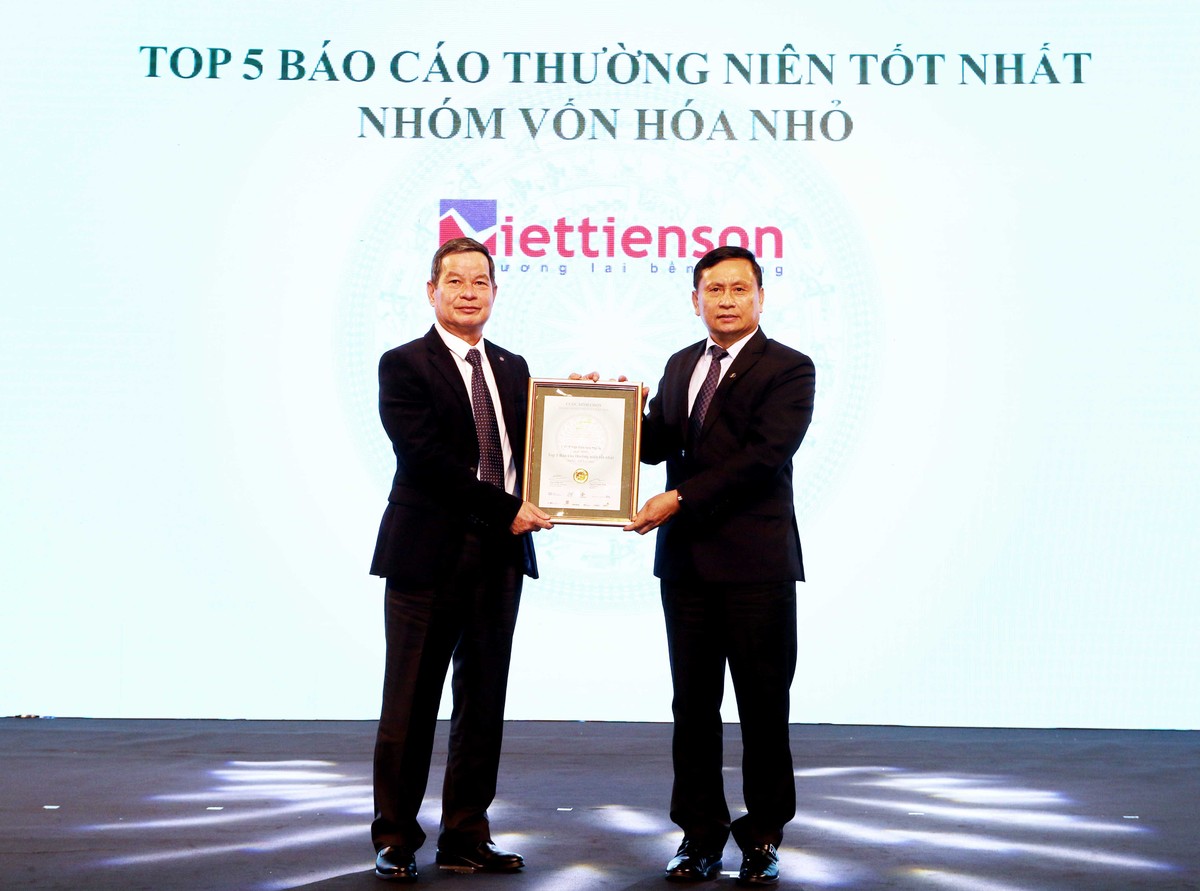 Đại diện CTCP Việt Tiên Sơn Địa Ốc -TOP 5 DNNY vốn hóa nhỏ có BCTN tốt nhất