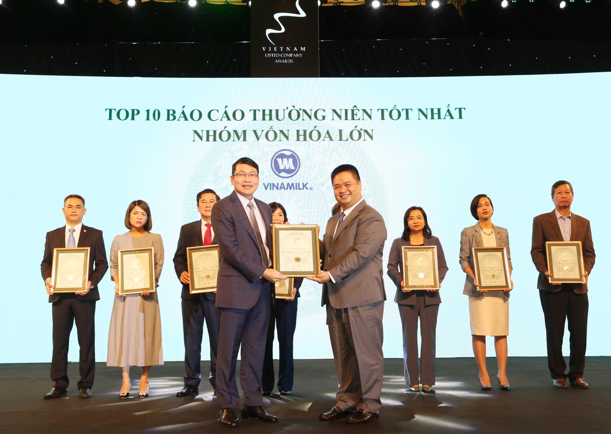 Đại diện Vinamilk nhận TOP 10 DNNY nhóm vốn hóa lớn có BCTN tốt nhất