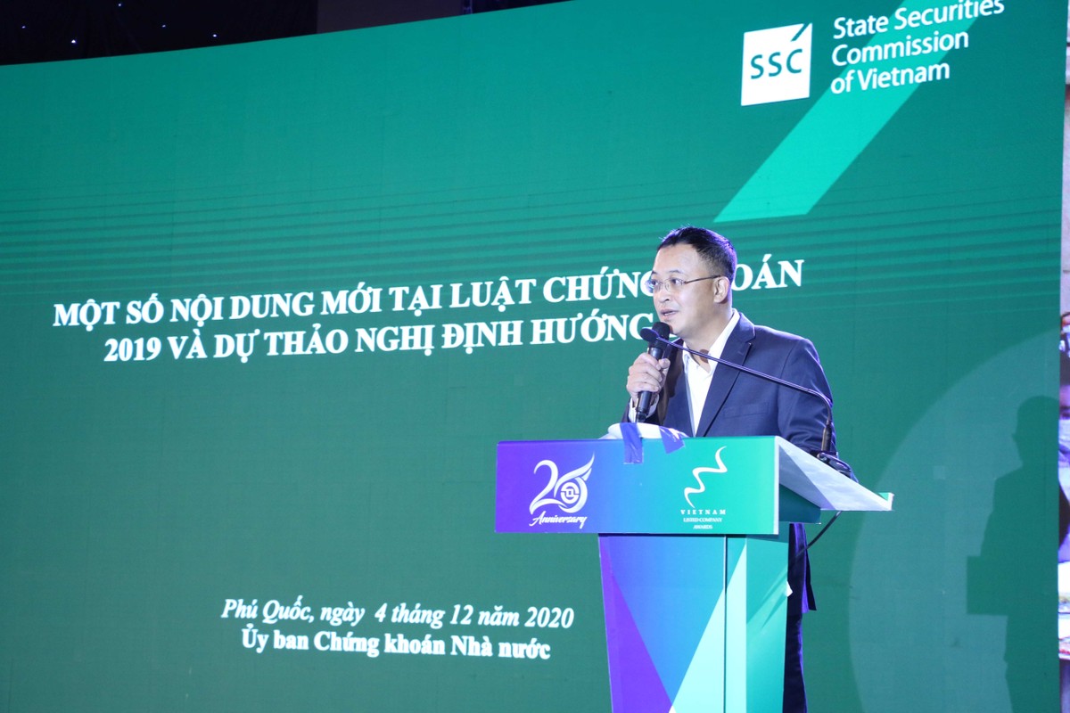 Ông Bùi Hoàng Hải, Vụ trưởng Vụ Quản lý chào bán Chứng khoán UBCKNN thông tin một số điểm mới cơ bản của Luật Chứng khoán và các văn bản hướng dẫn Luật Chứng khoán liên quan đến hoạt động phát hành chứng khoán…