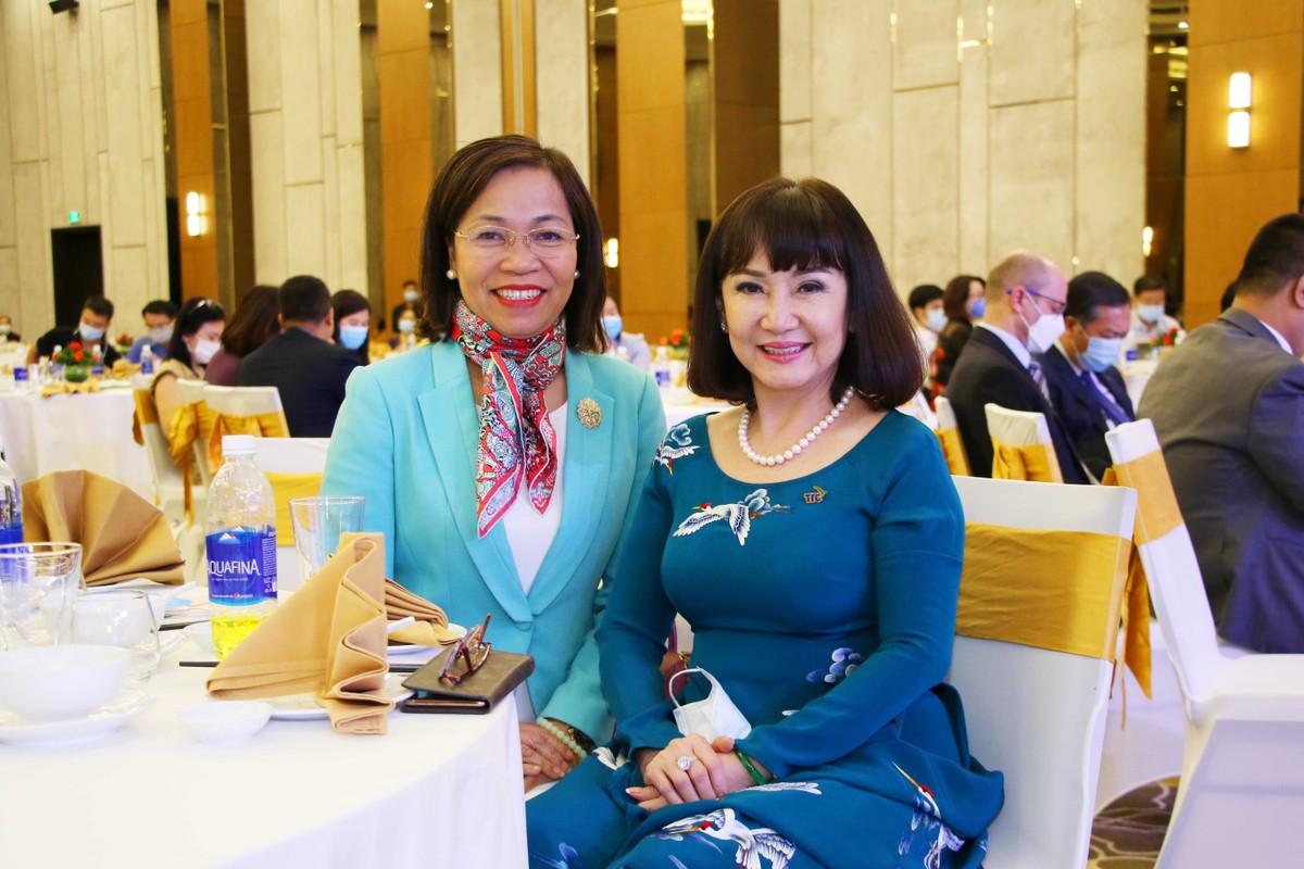 Các doanh nghiệp và các công ty kiểm toán cùng tham dự.