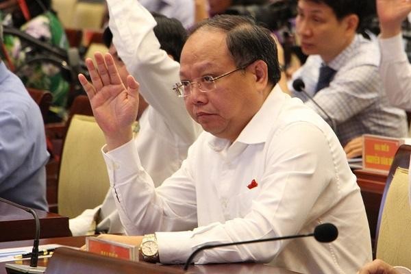 Ông Tất Thành Cang bị khởi tố để điều tra về tội vi phạm quy định về quản lý, sử dụng tài sản nhà nước gây thất thoát, lãng phí.