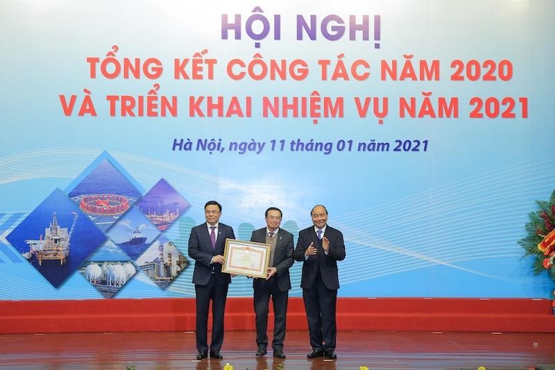 Trao tặng bằng khen của Thủ tướng Chính phủ cho PVN