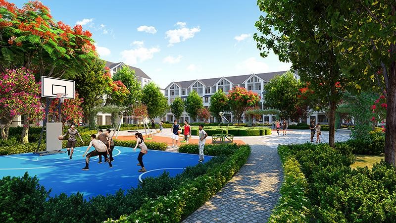 Khu vực sân thể dục thể thao, đường chạy bộ thoáng rộng trong khu đô thị Hinode Royal Park. Ảnh: TL.