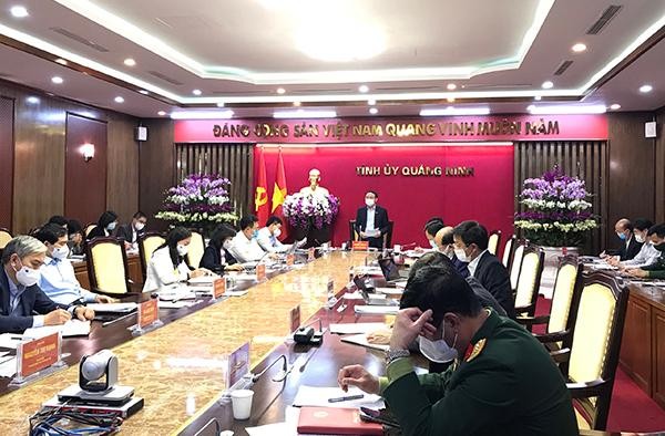 Ông Nguyễn Xuân Ký đã đặc biệt biểu dương những cống hiến, hy sinh không mệt mỏi của của các cán bộ, chiến sỹ lực lượng tuyến đầu chống dịch tại cuộc họp giao ban Ban thường vụ Tỉnh uỷ chiều ngày 08/2/2021. Ảnh: Thu Lê. Ông Nguyễn Xuân Ký đã đặc biệt biểu dương những cống hiến, hy sinh không mệt mỏi của của các cán bộ, chiến sỹ lực lượng tuyến đầu chống dịch tại cuộc họp giao ban Ban thường vụ Tỉnh uỷ chiều ngày 08/2/2021. Ảnh: Thu Lê.