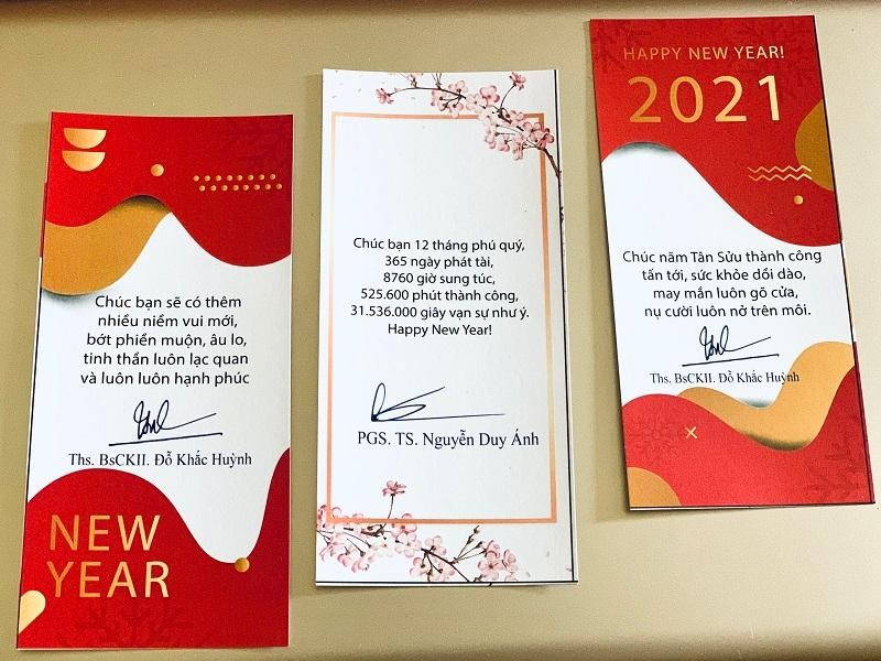 Những tấm thiệp xinh xắn kèm lời chúc ý nghĩa trong phong bao lì xì được gửi trao tới từng cán bộ y tế