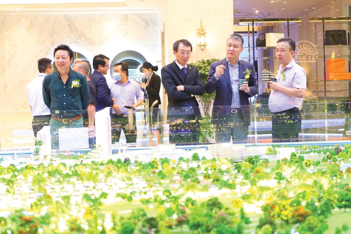 Nhà đầu tư nước ngoài tìm hiểu một dự án của Novaland tại Đồng Nai. Ảnh: Lê Toàn Nhà đầu tư nước ngoài tìm hiểu một dự án của Novaland tại Đồng Nai. Ảnh: Lê Toàn