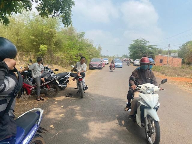 Đội quân xe ôm cũng… chuyển nghề môi giới Đội quân xe ôm cũng… chuyển nghề môi giới