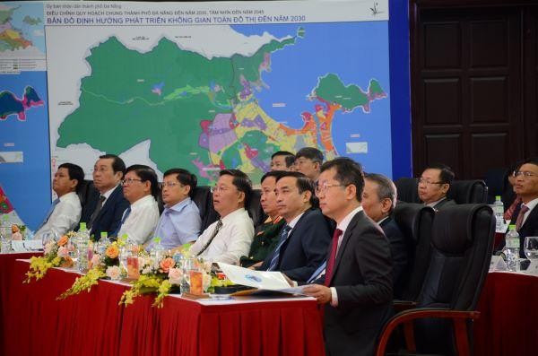 Đại diện Lãnh đạo Thành phố Đà Nẵng, nguyên lãnh đạo Thành phố Đà Nẵng và các tỉnh bạn tham dự Lễ Công bố