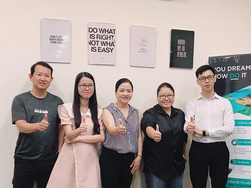 Nguyễn Thị Cẩm Vân và đội ngũ OSLA.