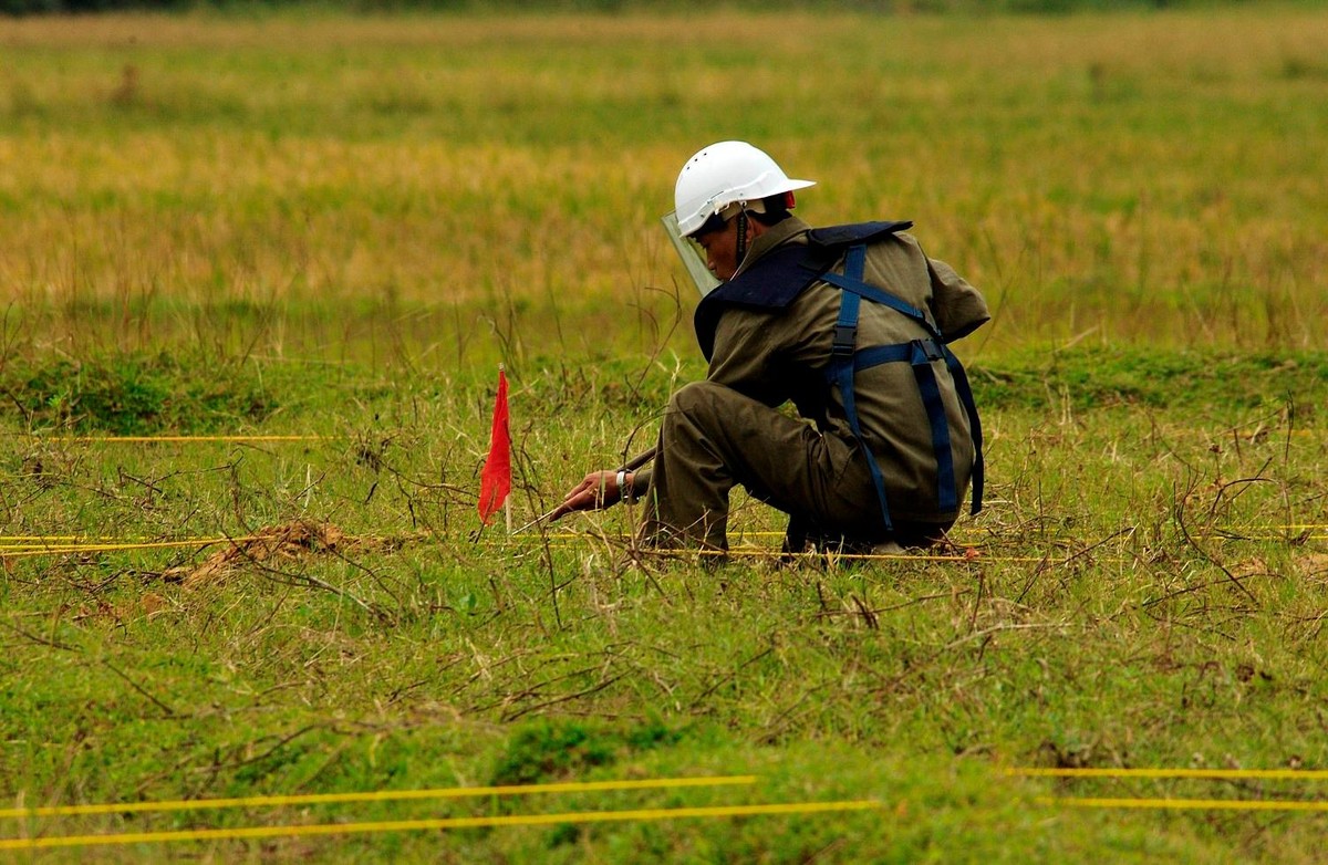 (Ngày Quốc tế Nhận thức Bom mìn và Hỗ trợ Hành động Bom mìn 4/4 được Liên hợp quốc tổ chức hàng năm). (Ngày Quốc tế Nhận thức Bom mìn và Hỗ trợ Hành động Bom mìn 4/4 được Liên hợp quốc tổ chức hàng năm).
