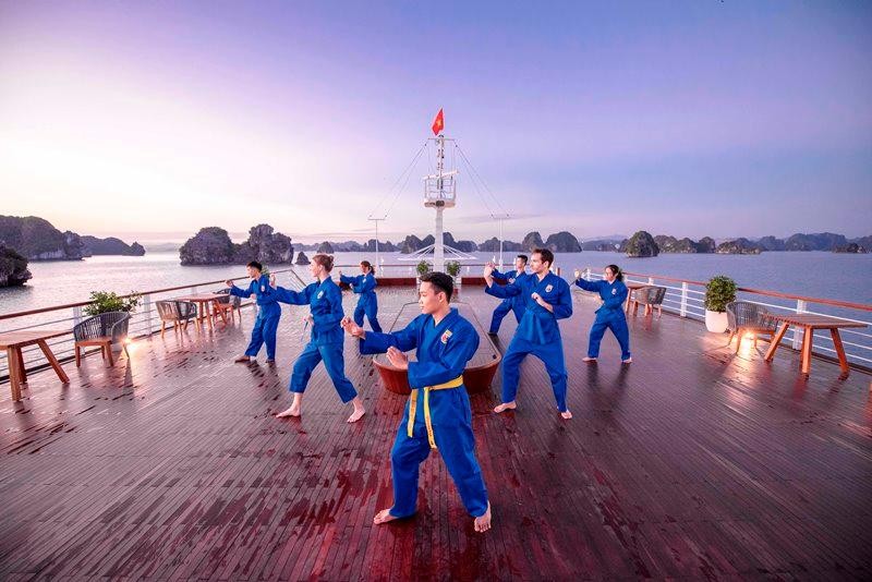 Chính quyền và các doanh nghiệp du lịch trên địa bàn huyện Cát Hải đang nỗ lực hội tụ những dịch vụ, sản phẩm tốt nhất với mức chi trả hợp lý nhất cho du khách. (Ảnh Heritage Bình Chuẩn)