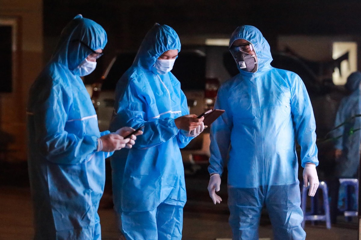 Hiện tại các ca dương tính với SARS-CoV-2 gồm: Hà Nam 10 ca, Hà Nội 3 ca, Hưng Yên 2 ca, TP.HCM 1 ca. Hiện tại các ca dương tính với SARS-CoV-2 gồm: Hà Nam 10 ca, Hà Nội 3 ca, Hưng Yên 2 ca, TP.HCM 1 ca.