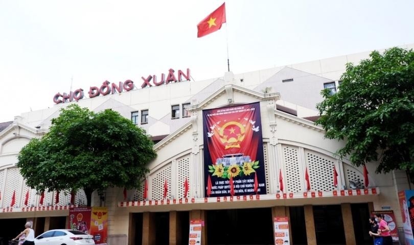 Mới đây nhất, Sở có văn bản đề nghị UBND quận, huyện, thị xã phối hợp chỉ đạo Phòng Văn hóa và Thông tin, Trung tâm Văn hóa - Thông tin và Thể thao quận, huyện, thị xã, hướng dẫn hệ thống đài truyền thanh xã, phường, thị trấn chủ động, khẩn trương đăng, phát liên tục nhiều lần/ngày và tăng ít nhất gấp đôi thời lượng, số lượng tin, bài tuyên truyền về phòng, chống dịch bệnh Covid-19, tuyên truyền về bầu cử đại biểu Quốc hội khóa XV và đại biểu Hội đồng nhân dân các cấp nhiệm kỳ 2021-2026.