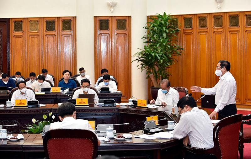 Thủ tướng nhận định, tình hình dịch bệnh sắp tới được dự báo tiếp tục phức tạp, khó lường, có thể ảnh hưởng tới nhiều hoạt động phát triển kinh tế - xã hội.
