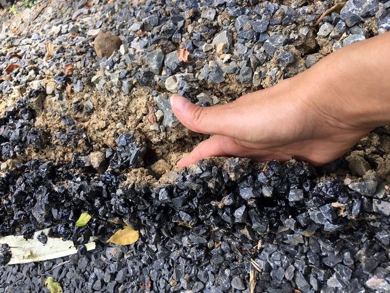 Có những điểm có thể dùng tay cậy ra từng mảng dễ dàng Có những điểm có thể dùng tay cậy ra từng mảng dễ dàng