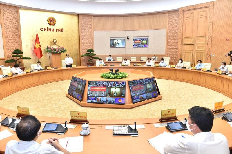 Thủ tướng yêu cầu kiên trì thực hiện mục tiêu kép nhưng căn cứ tình hình cụ thể để xác định thứ tự ưu tiên giữa chống dịch và phát triển kinh tế - xã hội