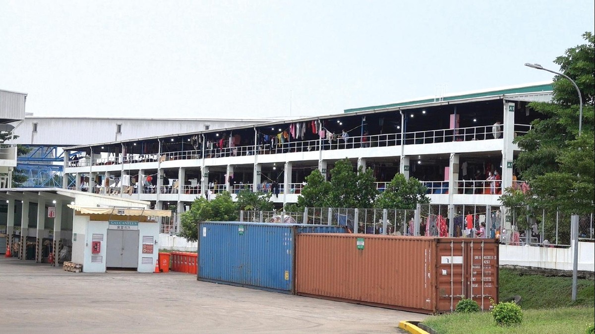 Tại Công ty Nidec Sankyo, nhà máy được tận dụng làm nơi tạm trú cho gần 3.500 công nhân. Ảnh: Trọng Tín