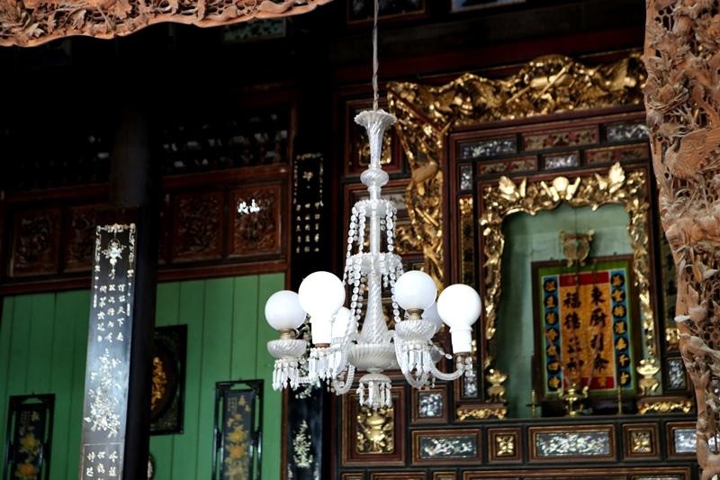 Với những giá trị kiến trúc, lịch sử của mình, nhà cổ Bình Thủy đã được công nhận là “di tích nghệ thuật cấp quốc gia”. Nhà cổ Bình Thủy còn được chọn làm bối cảnh của nhiều bộ phim nổi tiếng như: “Những nẻo đường phù sa”, “Người đẹp Tây Đô”, “Nợ đời”, “Người tình”… Thăm Nhà cổ Bình Thủy, du khách sẽ được “xuyên không” về quá khứ xa xưa, đắm chìm trong ảo mộng cuộc sống sang giàu của các gia đình trưởng giả Nam Bộ.