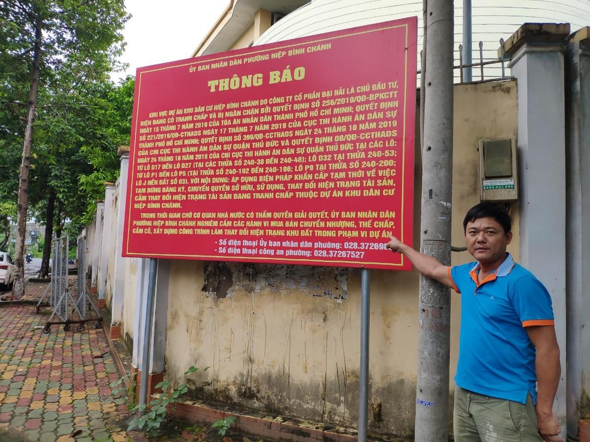 Chính quyền địa phương phải cắm biển cánh báo để người mua cảnh giác.