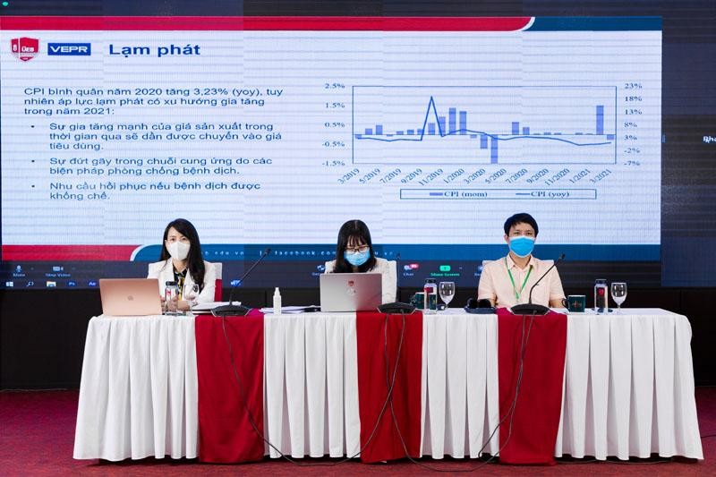 Nhóm nghiên cứu đưa ra 3 kịch bản dự báo cho kinh tế Việt Nam năm 2021 theo hướng cơ sở, thuận lợi và khó khăn (Ảnh: Thùy Dung)