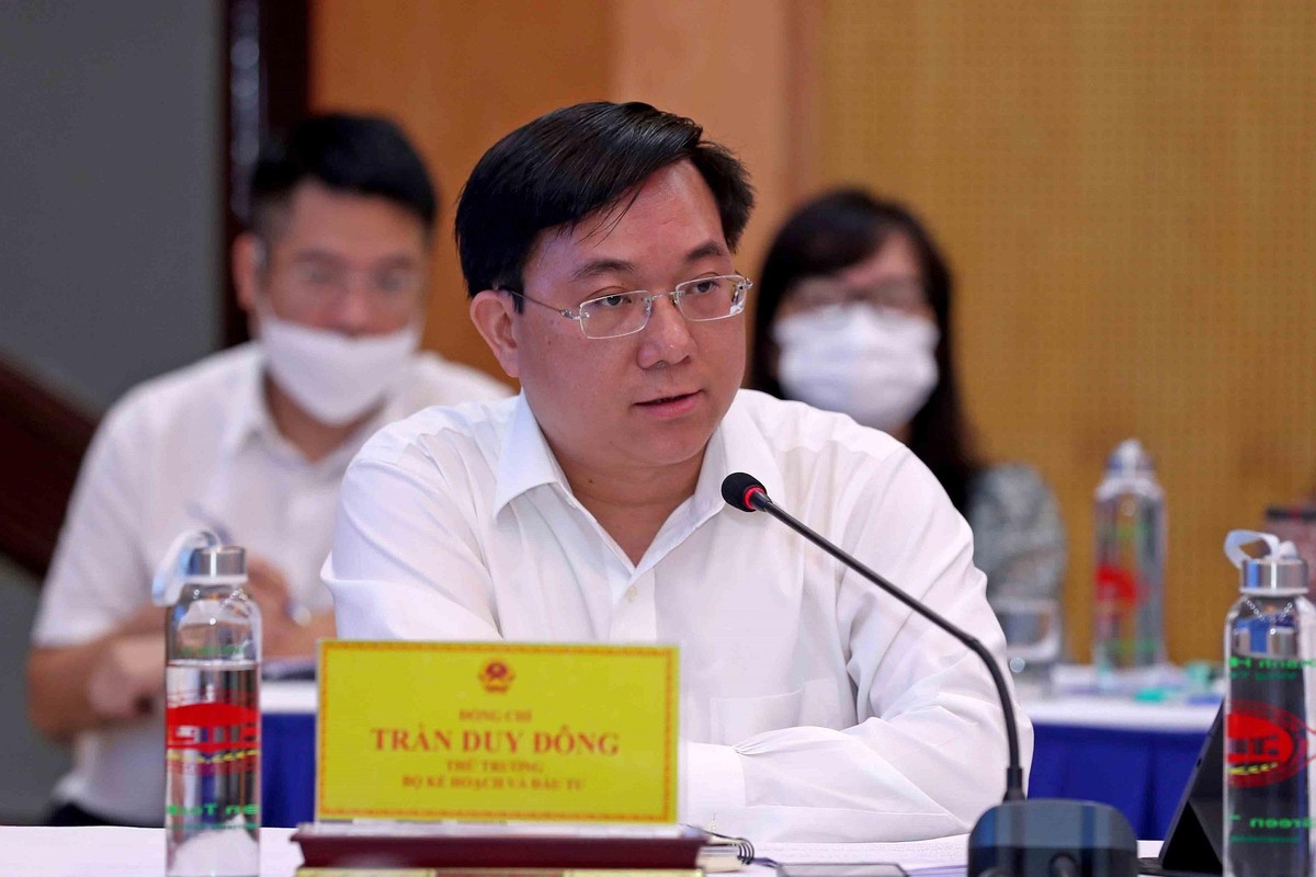 Thứ trưởng Bộ Kế hoạch và Đầu tư Trần Duy Đông điều hành Hội nghị