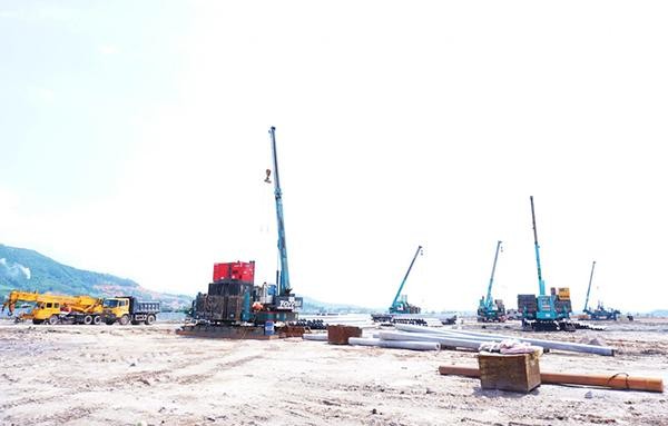 Chủ đầu tư huy động phương tiện máy móc triển khai thi công dự án