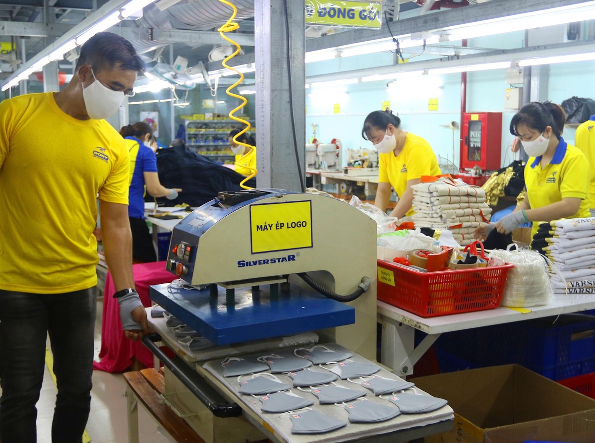 Sản xuất khẩu trang cũng là thế mạnh của Dony.