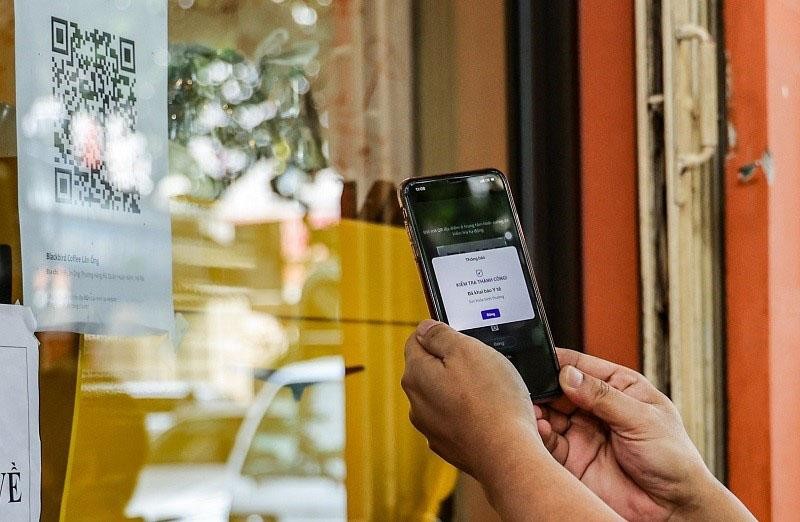 Kiểm tra việc thực hiện quét mã QR đối với khách đến các cơ sở kinh doanh trên địa bàn Hà Nội
