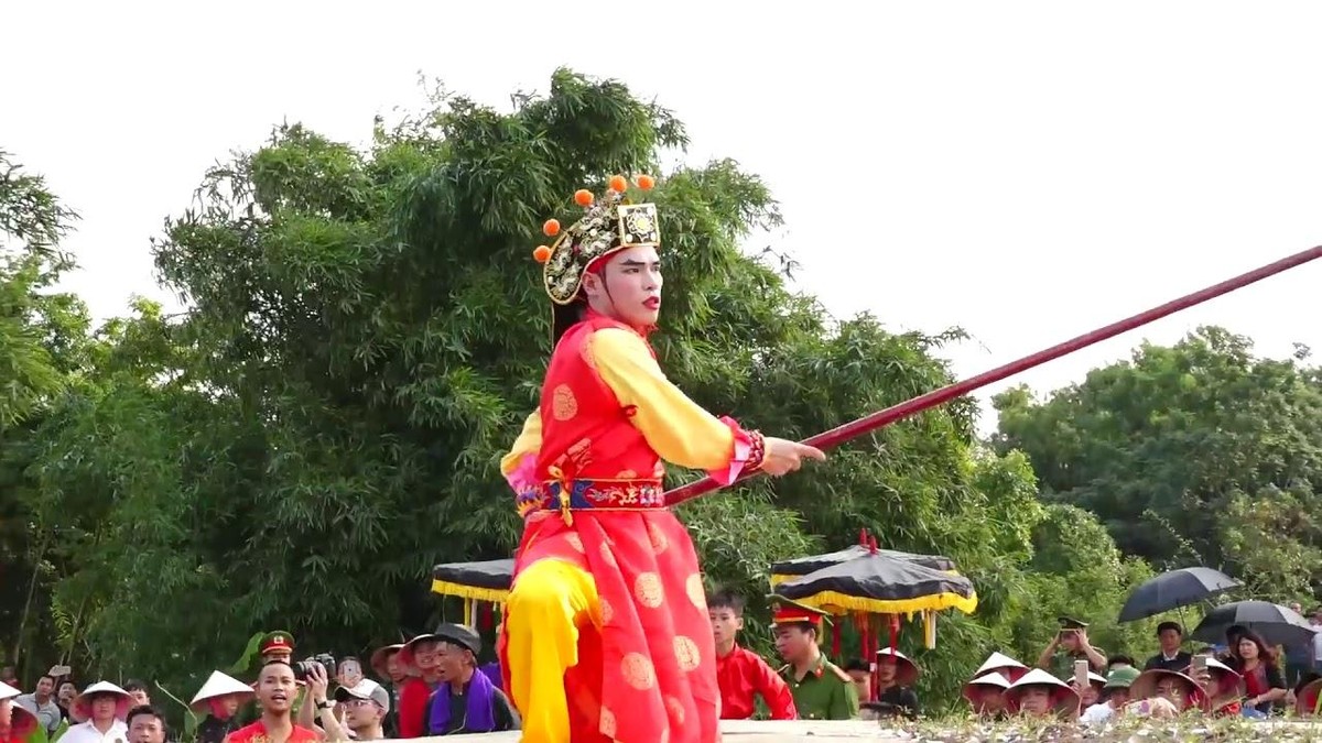 Năm 2011, Hội Gióng ở đền Phù Đổng và đền Sóc (Hà Nội) được UNESCO công nhận là di sản văn hóa phi vật thể đại diện của nhân loại. Năm 2011, Hội Gióng ở đền Phù Đổng và đền Sóc (Hà Nội) được UNESCO công nhận là di sản văn hóa phi vật thể đại diện của nhân loại.