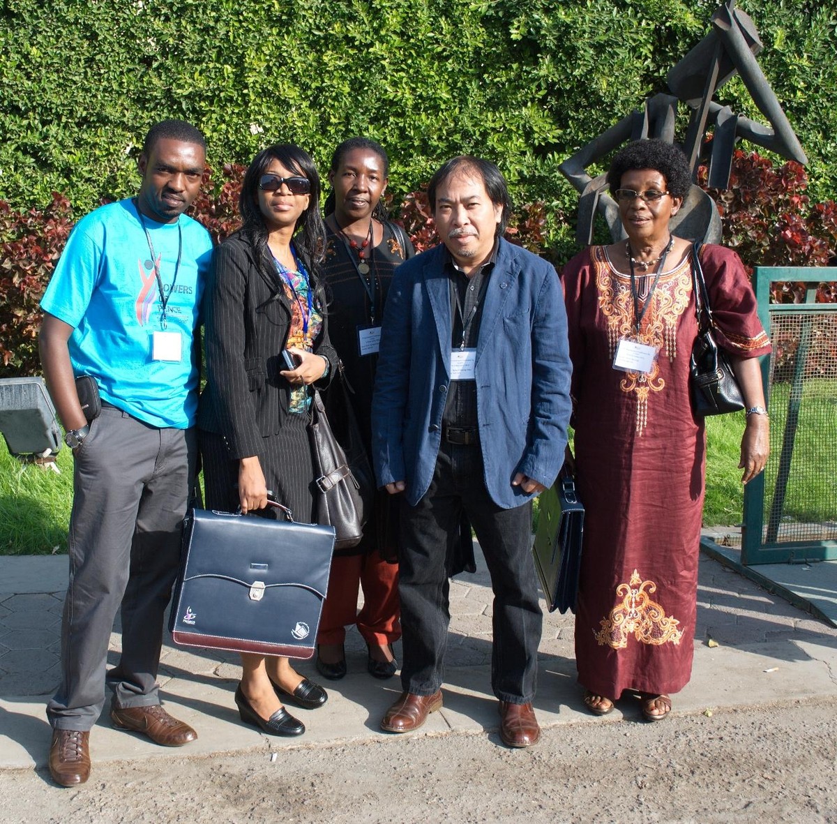 Nhà văn Nguyễn Quang Thiều với các nhà văn châu Phi. Nhà văn Nguyễn Quang Thiều với các nhà văn châu Phi.