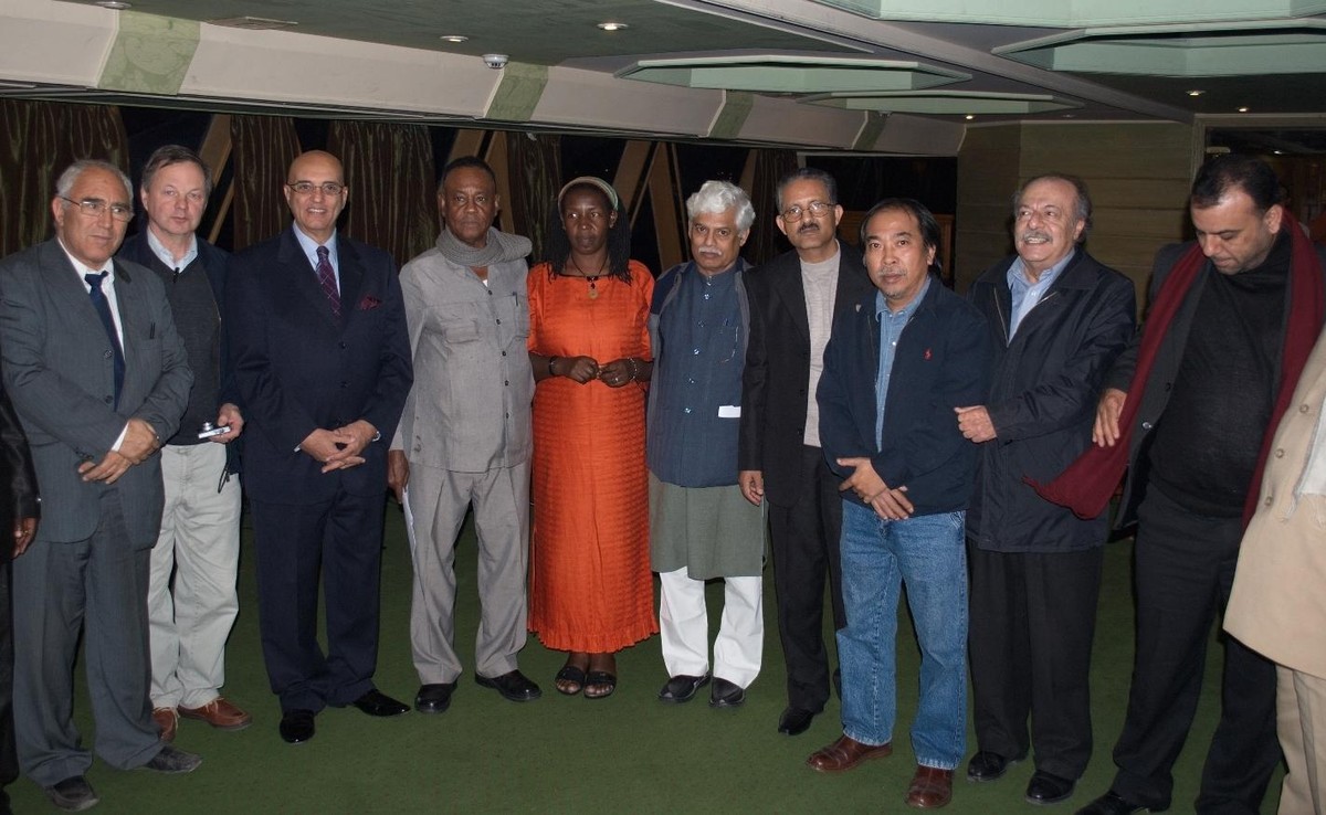 Nhà văn Nguyễn Quang Thiều và và Ban lãnh đạo Hội Nhà văn Á Phi. Nhà văn Nguyễn Quang Thiều và và Ban lãnh đạo Hội Nhà văn Á Phi.