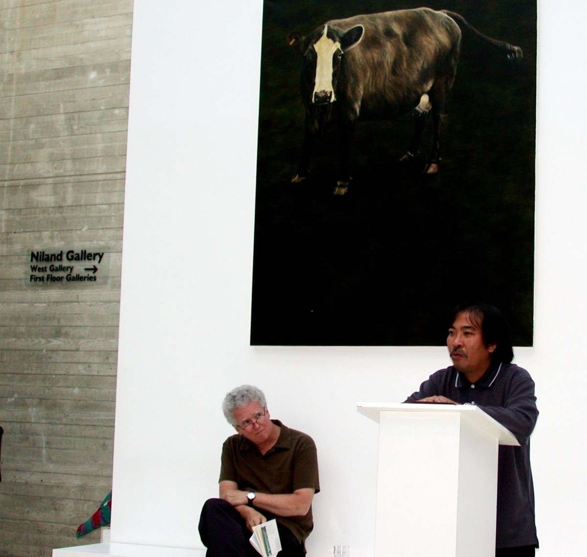 Nhà văn Nguyễn Quang Thiều đọc thơ tại Ailen. Nhà văn Nguyễn Quang Thiều đọc thơ tại Ailen.