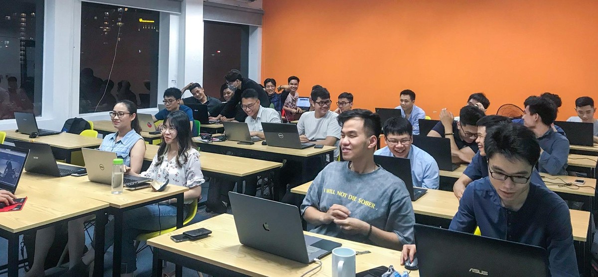 Lớp học lập trình trực tiếp tại MindX. (Nguồn: DNCC).