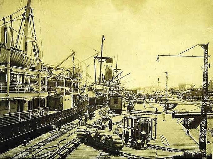 Được hạ thủy vào 7/9/1919 tại Cửa Cấm (Hải Phòng), Bình Chuẩn nhổ neo vào ngày 20/8/1920 và cập cảng Sài Gòn vào 17/9. Được hạ thủy vào 7/9/1919 tại Cửa Cấm (Hải Phòng), Bình Chuẩn nhổ neo vào ngày 20/8/1920 và cập cảng Sài Gòn vào 17/9.