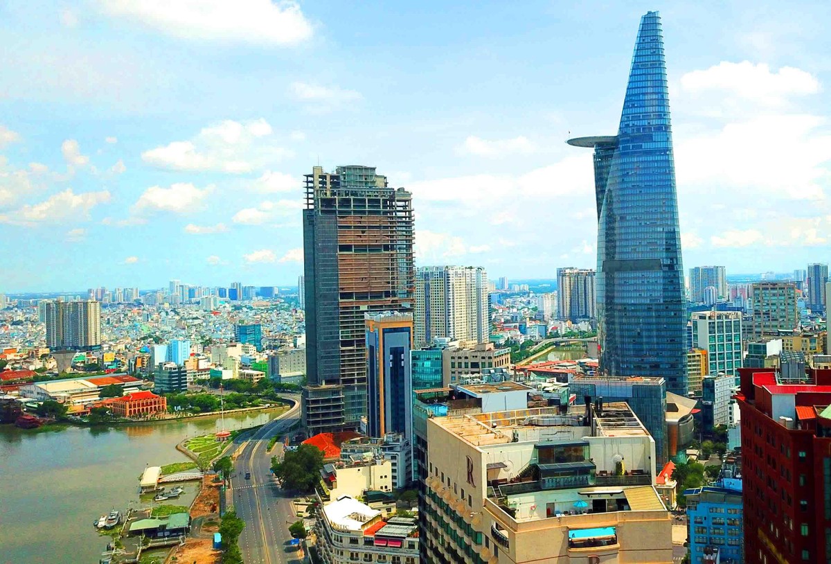 Tổng vốn ban đầu của Saigon One Tower lên tới 256 triệu USD (hơn 5000 tỷ đồng). Đến thời điểm ngừng thi công vào cuối năm 2011, khoảng 80% khối lượng công việc tại đây đã hoàn thành.