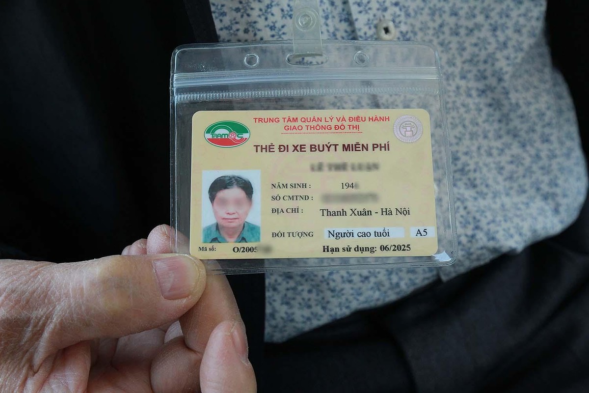 Thẻ đi xe buýt miễn phí cho người cao tuổi của Thành phố có giá trị với các loại phương tiện xe buýt, kể cả xe buýt điện