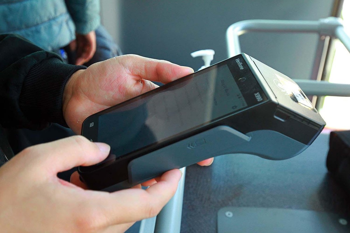 Thiết bị bán vé và bàn giao công việc giữa các ca được kết nối với app điện thoại