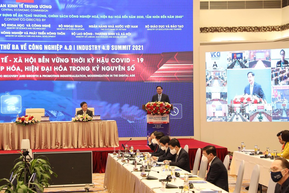 Thủ tướng Chính phủ Phạm Minh Chính phát biểu tại Industry 4.0 Summit 2021 ngày 7/12/2021