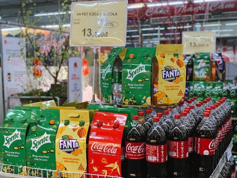 Hầu hết các loại nước ngọt đều đã có mẫu mã Tết mới.