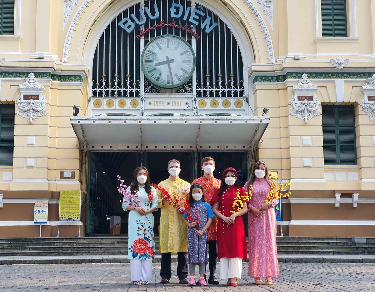 TP.HCM liên tiếp là vùng xanh, khiến người nước ngoài và gia đình đều tự tin ra phố. TP.HCM liên tiếp là vùng xanh, khiến người nước ngoài và gia đình đều tự tin ra phố.