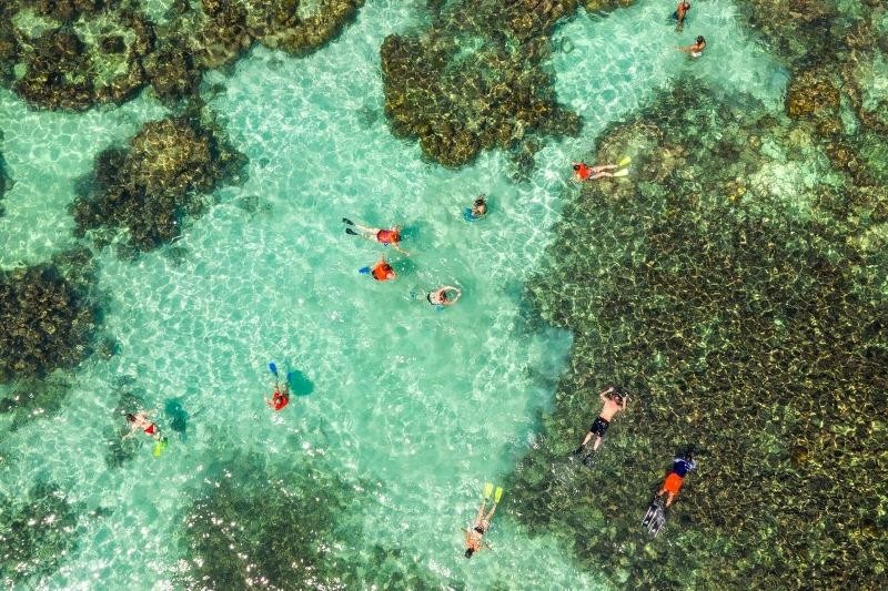 Vẻ đẹp thiên nhiên, thời tiết nắng ấm, điều kiện phòng chống dịch và trải nghiệm du lịch phong là những điểm cộng khiến nhiều du khách chọn Phú Quốc cho kỳ nghỉ lễ. Vẻ đẹp thiên nhiên, thời tiết nắng ấm, điều kiện phòng chống dịch và trải nghiệm du lịch phong là những điểm cộng khiến nhiều du khách chọn Phú Quốc cho kỳ nghỉ lễ.