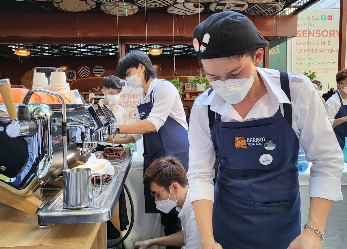 Việt Nam có đội ngũ pha chế, đánh giá cà phê tài năng không hề thua kém các đối thủ nước ngoài (Ảnh: HP). Việt Nam có đội ngũ pha chế, đánh giá cà phê tài năng không hề thua kém các đối thủ nước ngoài (Ảnh: HP).