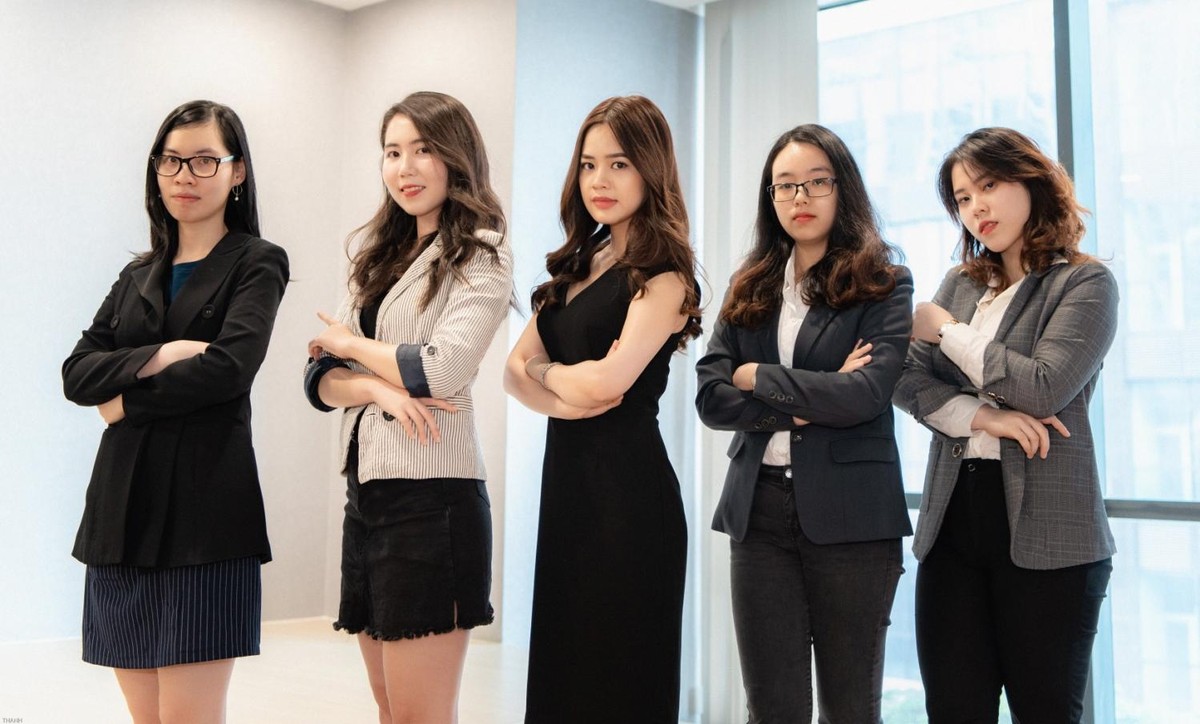 Lê Hàn Tuệ Lâm (giữa) Lê Hàn Tuệ Lâm (giữa)