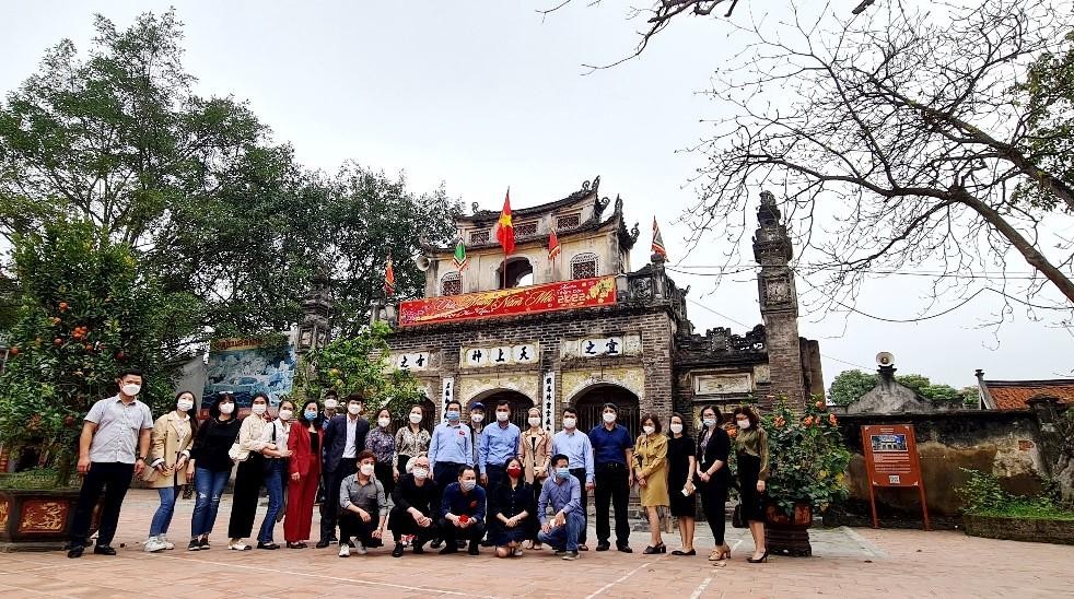 Đoàn khảo sát đền Phù Đổng Thiên Vương (Ảnh: Hồ Hạ)