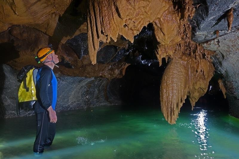 Khám phá hang động tại Quảng Bình. Ảnh: Trung tâm Xúc tiến đầu tư Quảng Bình